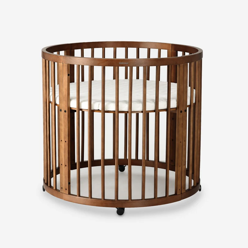 Willow – rund träspjälsäng inklusive madrass – Warm Brown