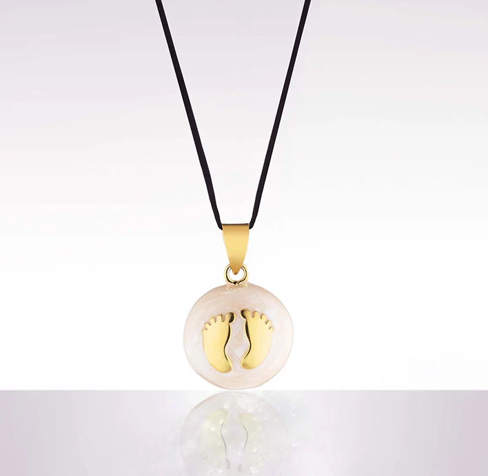 Μουσικό Μενταγιόν Εγκυμοσύνης Babyfeet Gold - Pink Enamel με κορδόνι