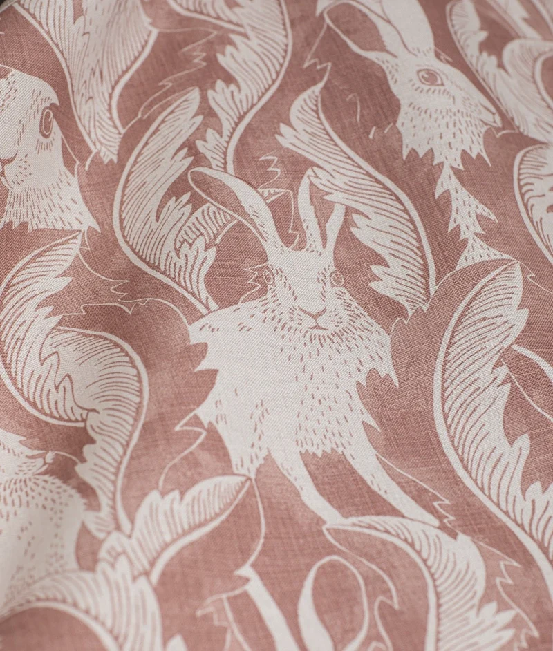 Linnetyg “Hares in Hiding” Rosa