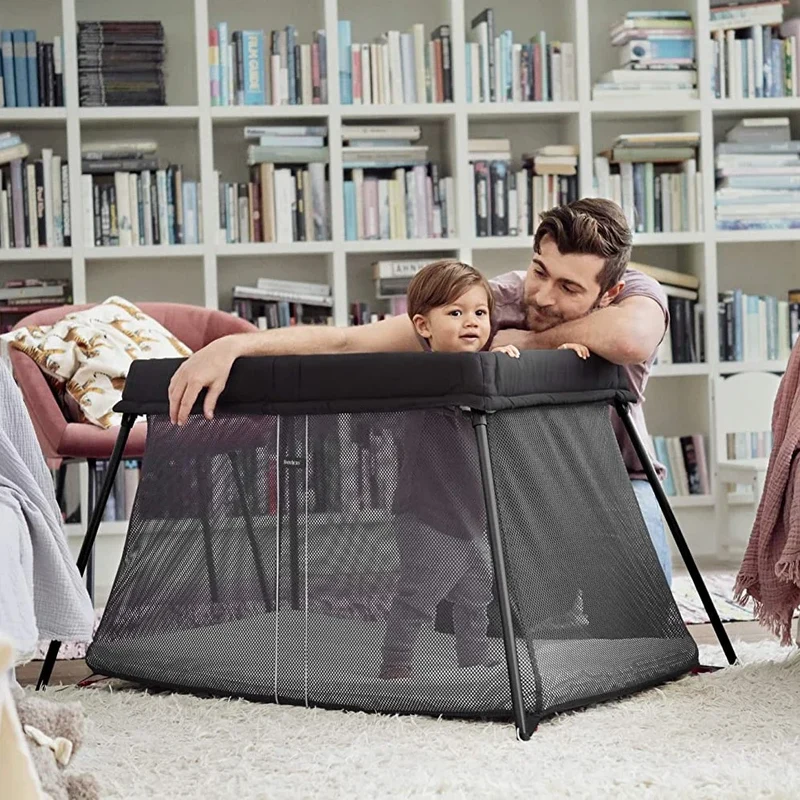 Φορητή Κούνια 'Travel Cot Light' BabyBjörn Black