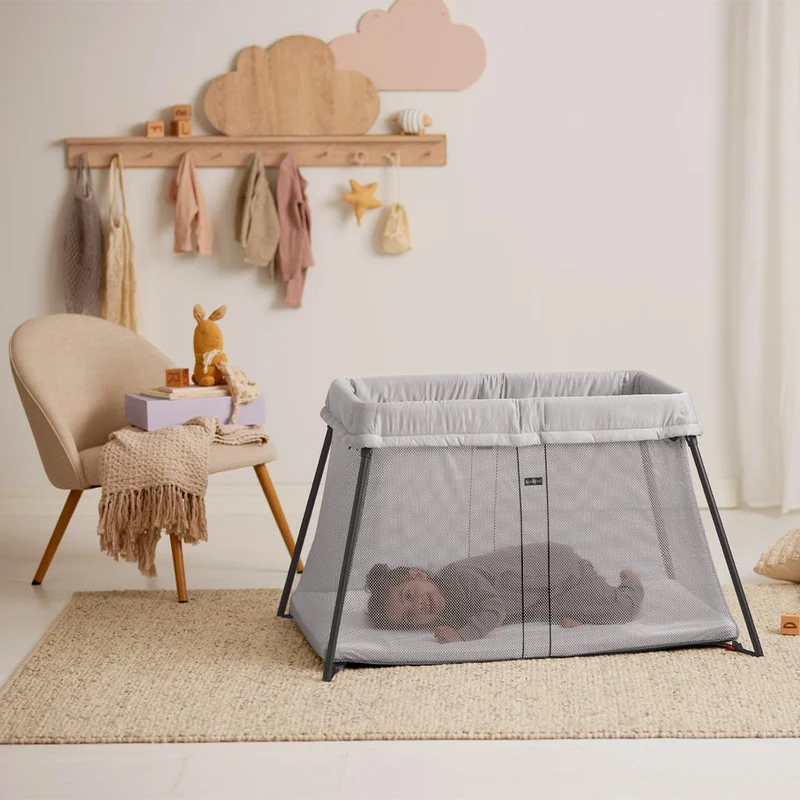 Φορητή Κούνια 'Travel Cot Light' BabyBjörn Silver