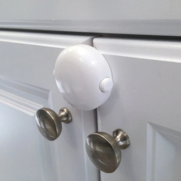 Qdos Adhesive Double Door Lock White