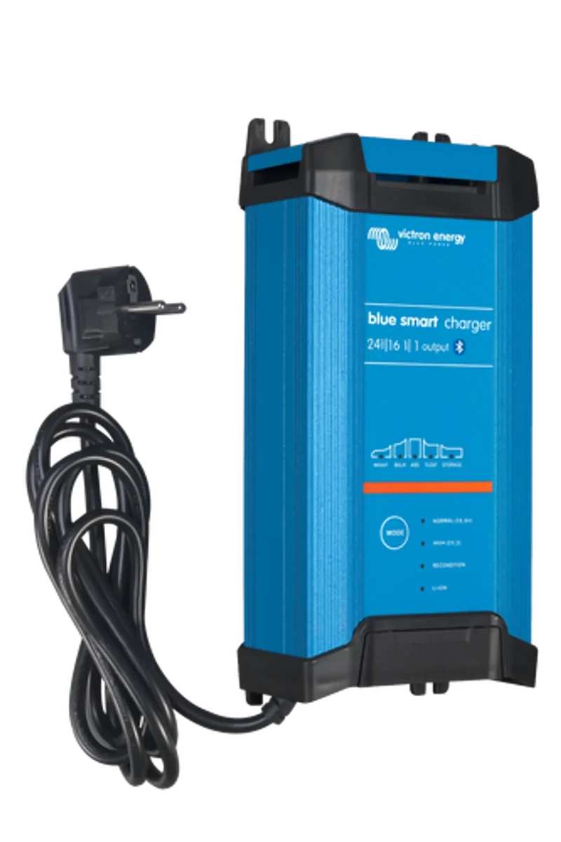 Blue Smart IP22 Charger 24/16(1) 230V CEE 7/7