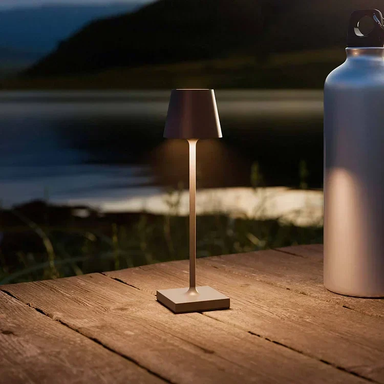 Bærbar LED Lommelygte – Kraftig 130 Lumen & Vejrresistent