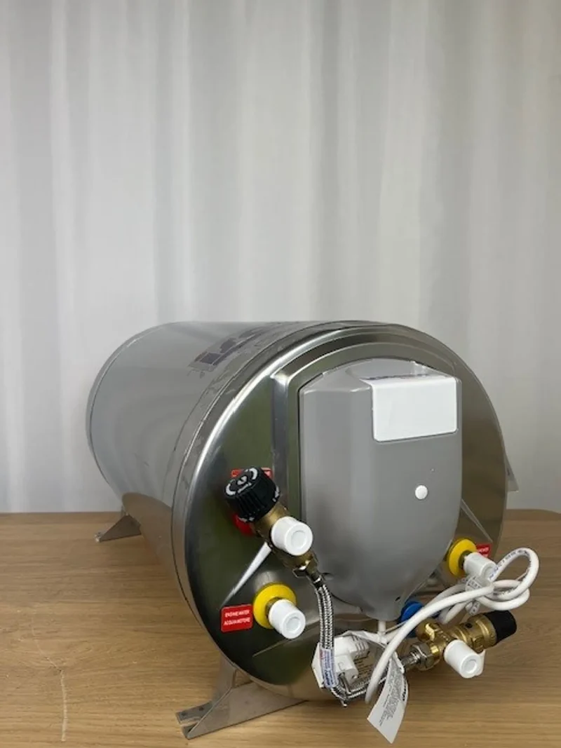 Isotemp Basic 50L 230V (lagerskada: bucklor i hölje)