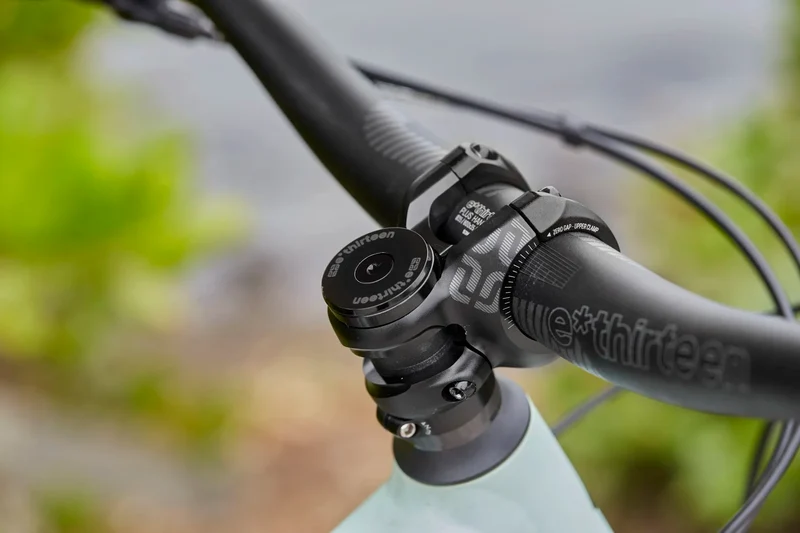 E*THIRTEEN Top Cap & Headset Spacer Kit svart