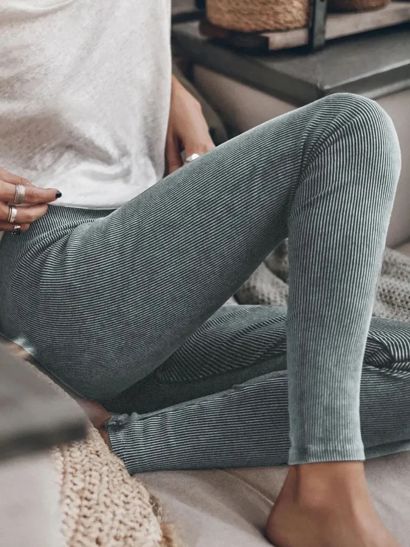 🌿 Ribbade Leggings med resårmidja – mjuk styrka i varje rörelse