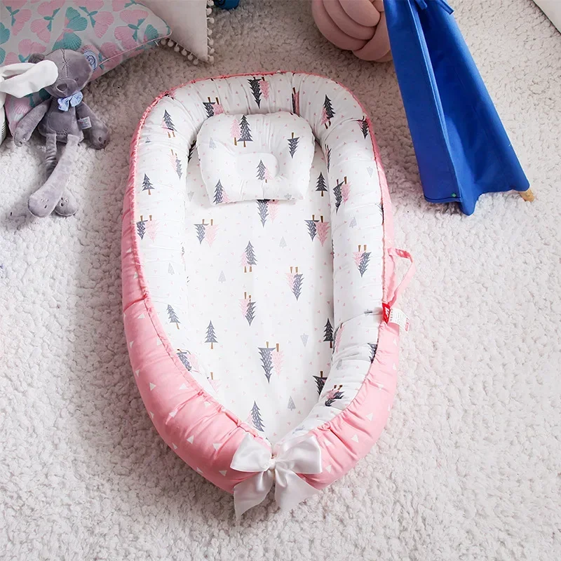 Rosa Babynest med Skogsmönster - Bärbar Babysäng