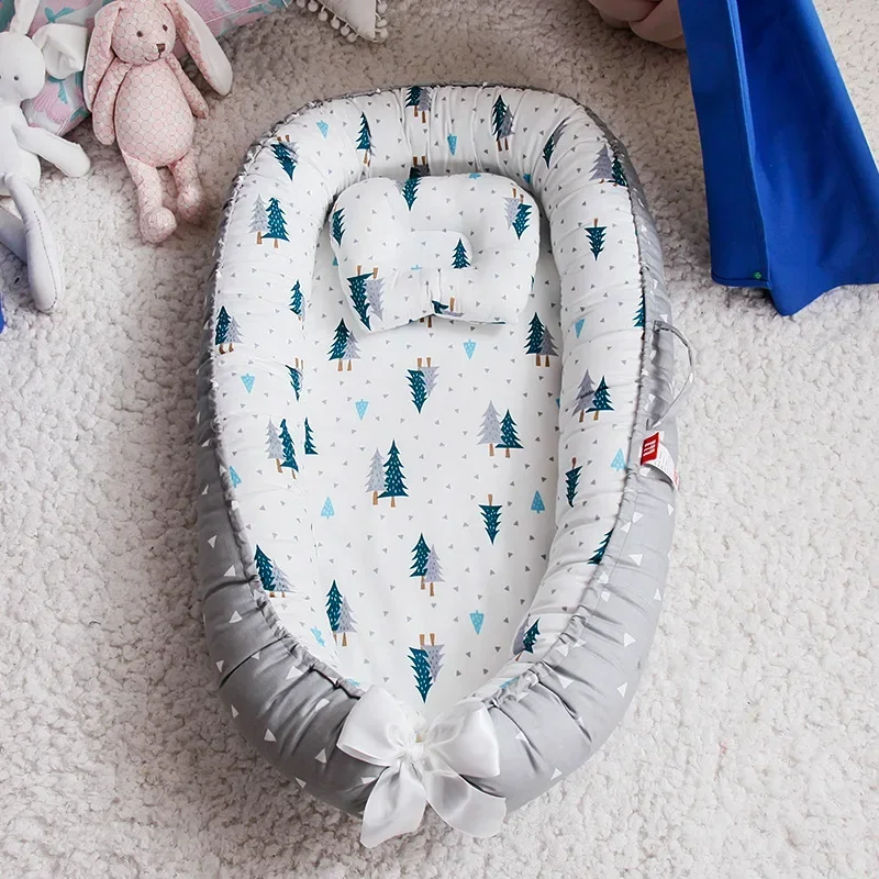 Grå Babynest med Skogsmönster - Bärbar Babysäng