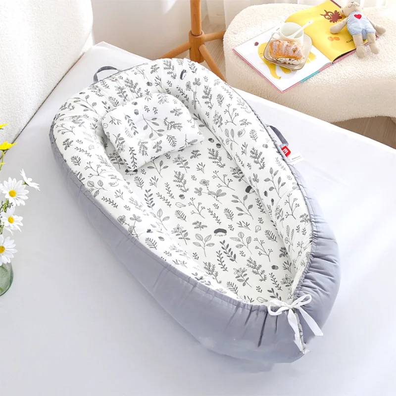 Grå Babynest med Växter - Portabel Barnsäng