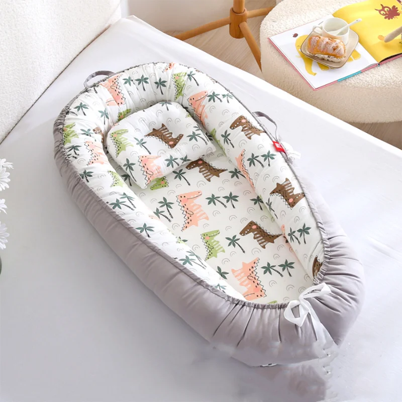 Grå Dinosaurie Babynest - Portabel Barnsäng