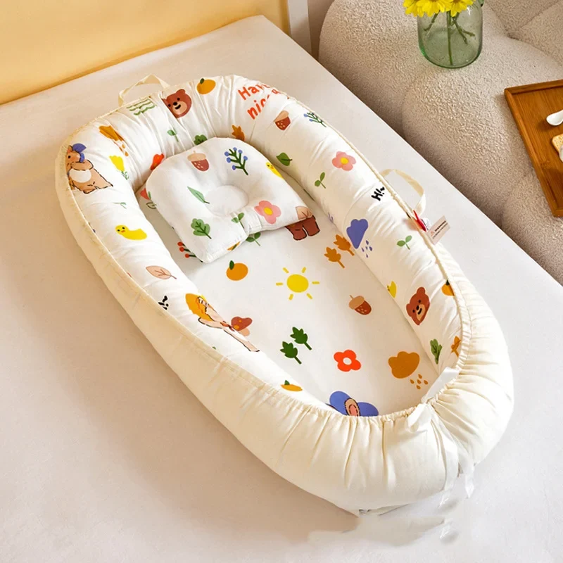 Vit Babynest med Djurtema