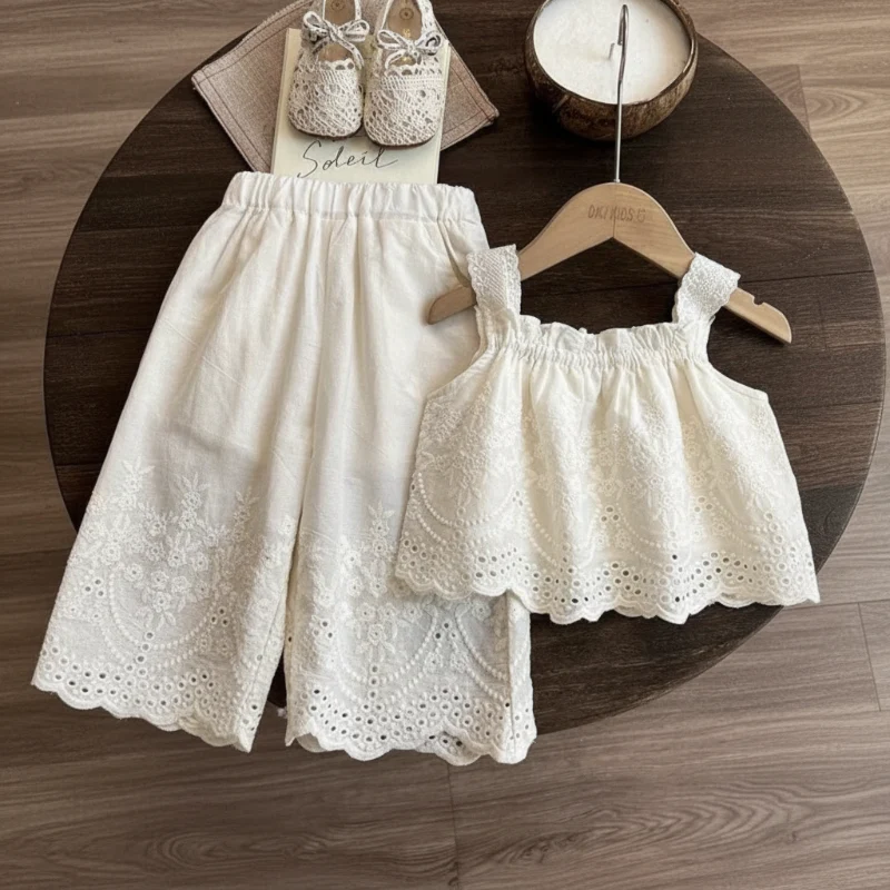 TinyLuxe – Sommarset med spetströja och byxor med vida ben