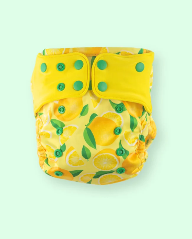 Blöjskal i one size, stretchiga tabbar, PUL-flikar och knapp för inlägg bak och fram