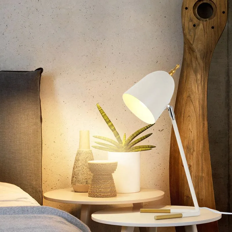Stilfuld Bordlampe i Metal med Unikt Dome-Design