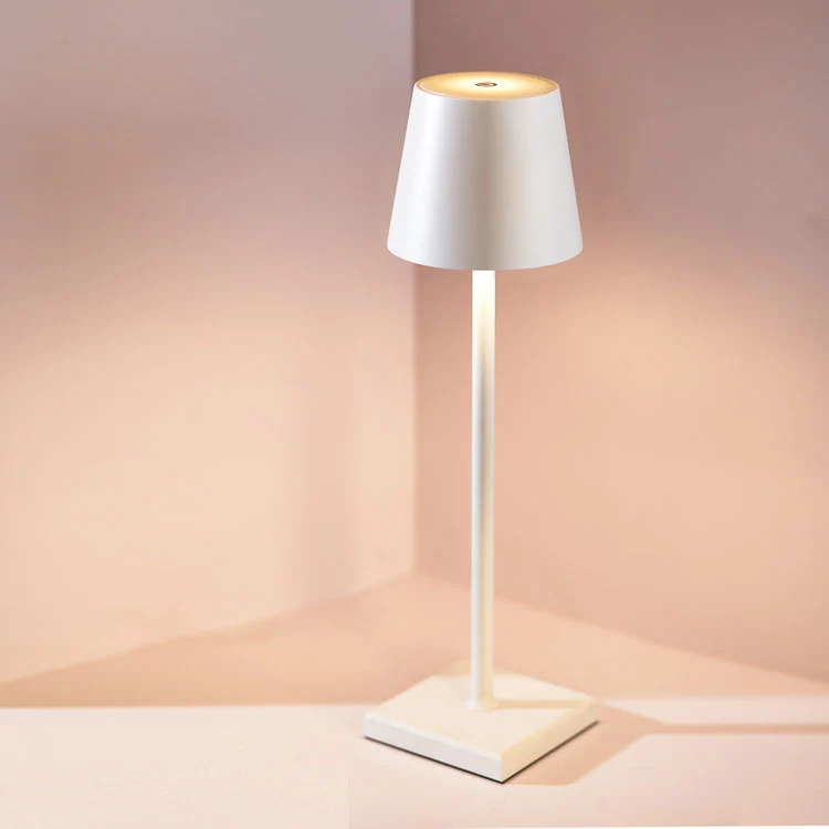 Trådløs Bordlampe med Genopladelig Komfort og Stil