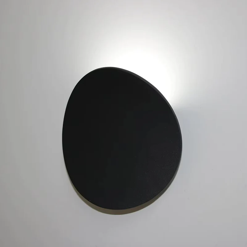 Elegant Væglampe i Bølgende Design – Minimalistisk og Moderne