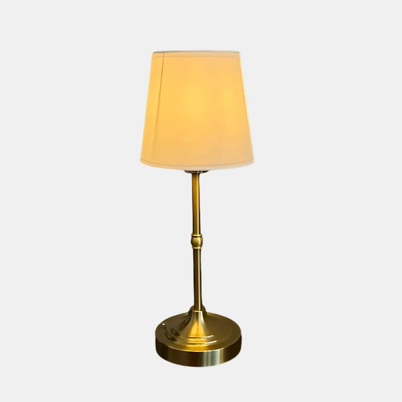 Moderne Hvid Metal Bordlampe - Skab Hygge i Dit Hjem