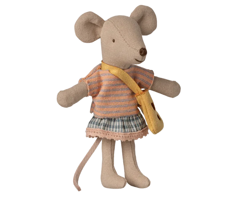 Little sister mouse with bag