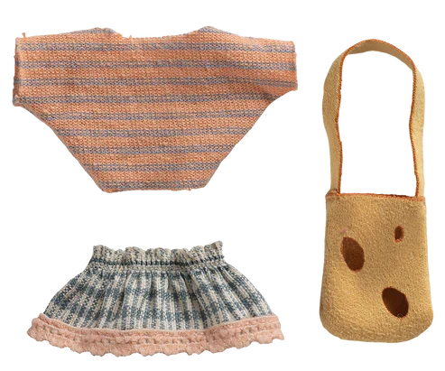 Clothes and bag, Little sister mouse