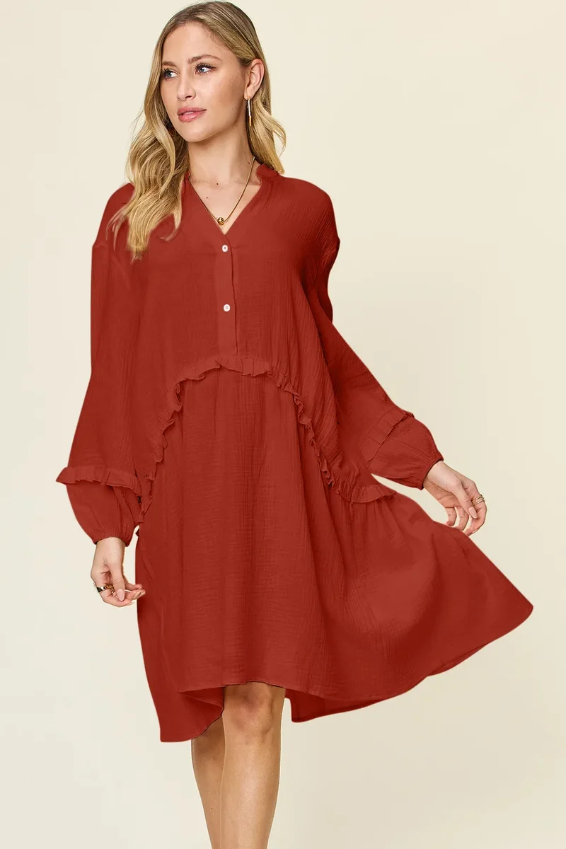 Klänning med Halvknappar & Volangkant – Plus Size