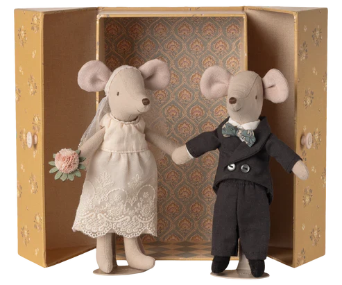 Wedding mice couple in box, Mum and Dad