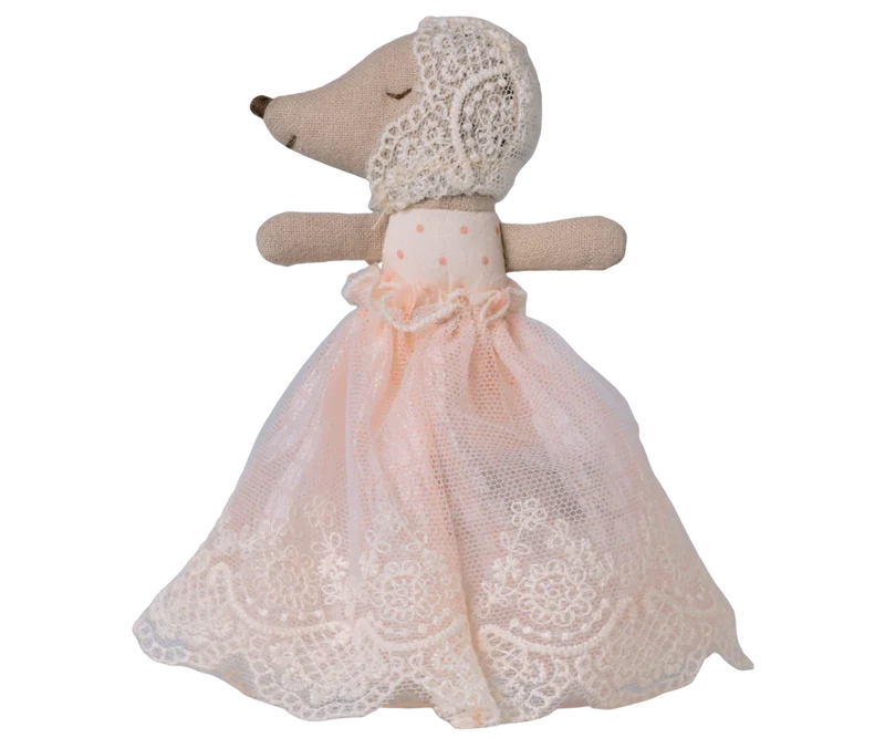 Baby mouse in gown - Powder