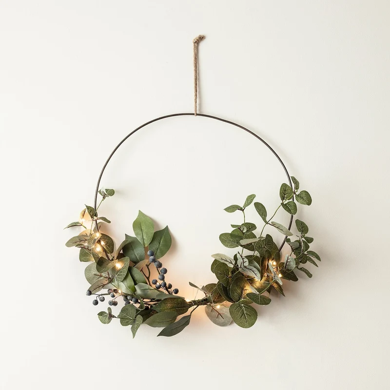 Julekrans med LED Lys og Eucalyptus - Naturlig Skønhed