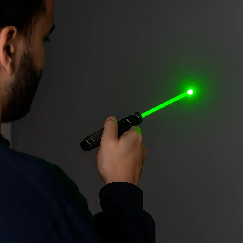 Langtrækkende Laserpegepind med Justerbar Fokus & Opladning
