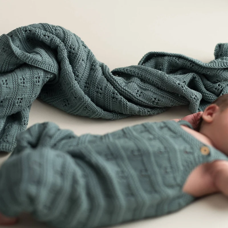 Stickad babyfilt ekologisk bomull – Jeansblå