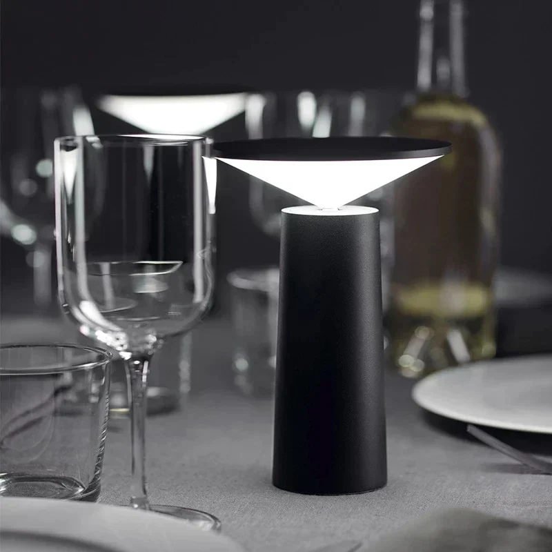 Bærbar LED Bordlampe med Justerbar Lys og Genopladning