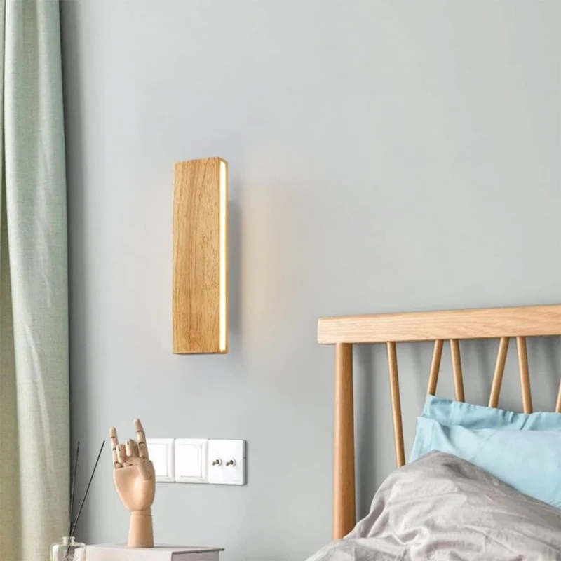 Væglampe i Træ med Justerbar LED for Optimal Belysning