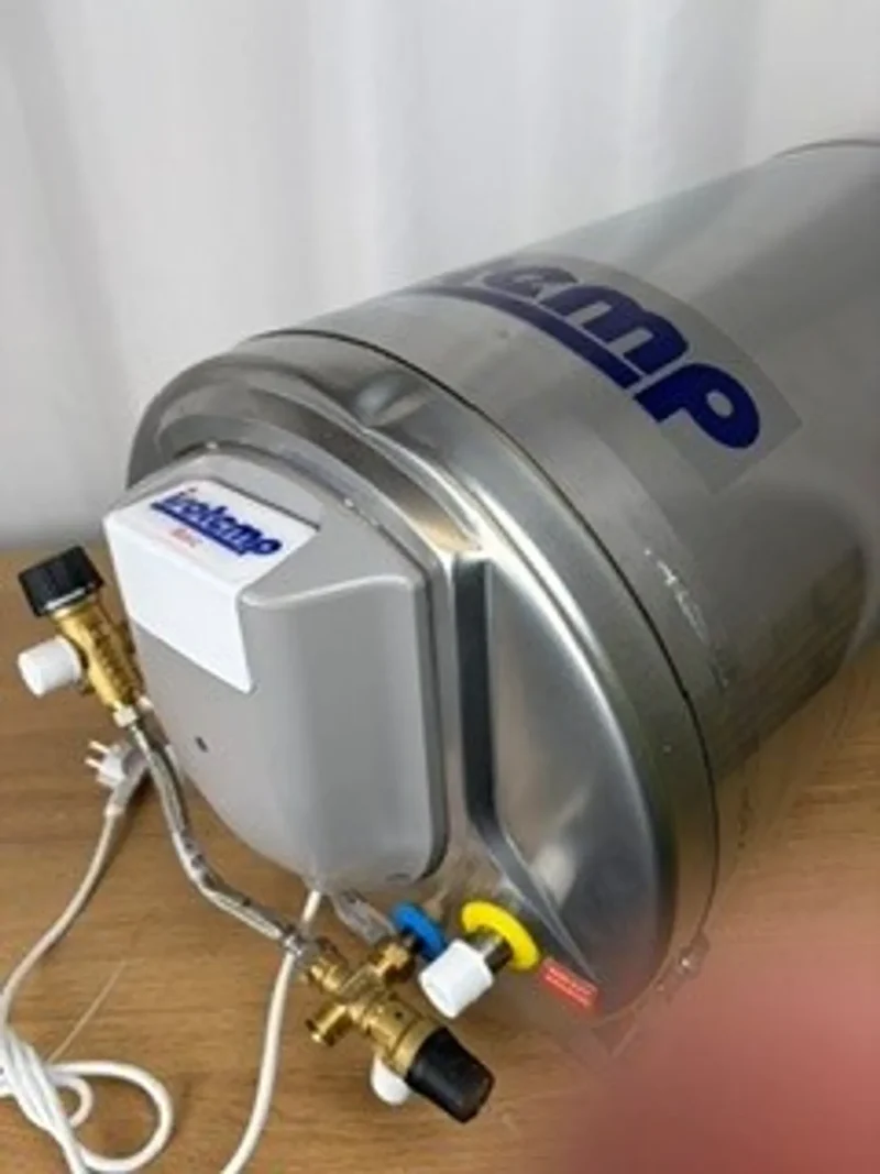Isotemp Basic 50L 230V / Lagerskadad, ytterhölje:OK