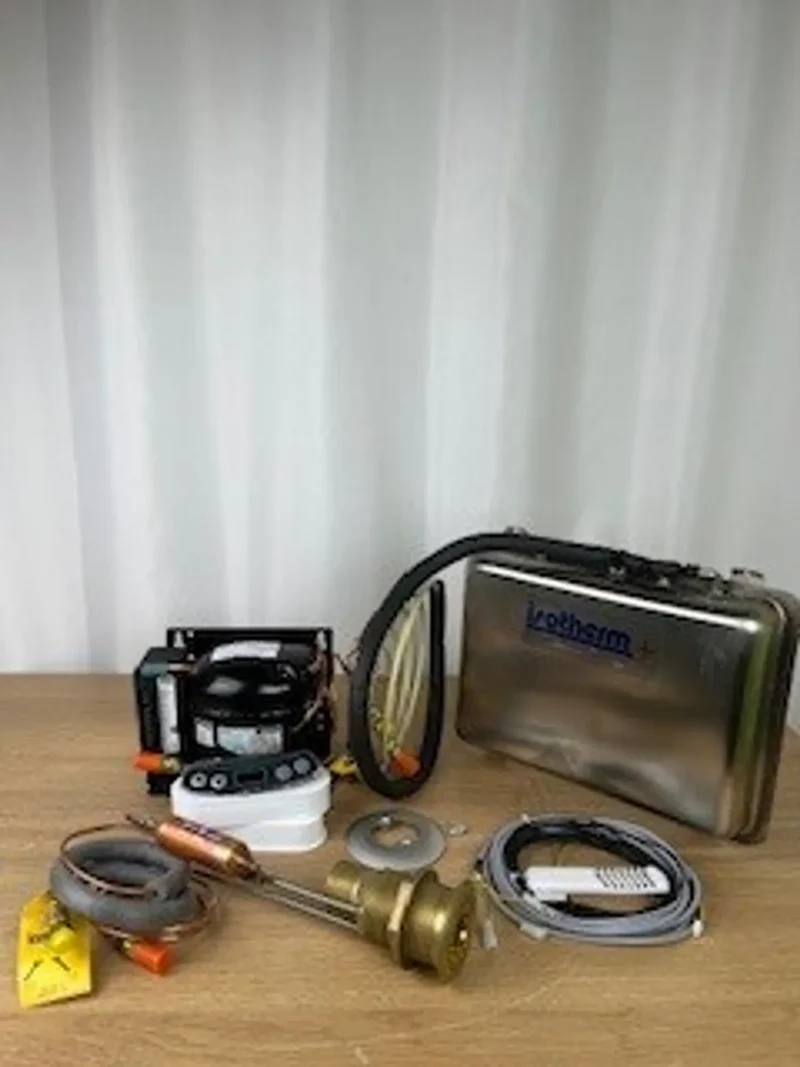 Isotherm ASU 3751 SP (lag.skad. 2 mindre bucklor i kylm.)